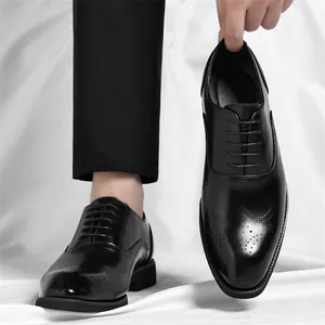 Scarpe Oxford nere da uomo con classica decorazione Brogue per affari e matrimoni