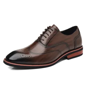Scarpe stringate Brogue da uomo in pelle marrone con punta sfumata per ufficio e nozze