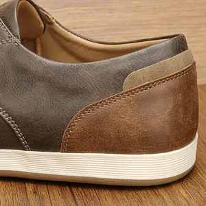 Primer plano de zapato casual de cuero para hombre con costuras finas y textura