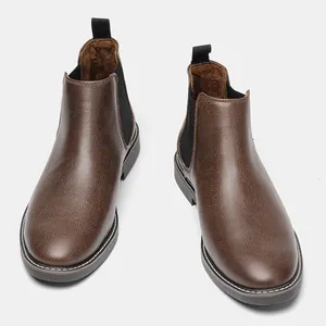 Classici stivali Chelsea da uomo marroni con finitura vintage e pannelli elastici