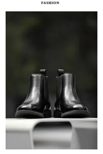 Klassieke zwarte Chelsea boots voor heren van glanzend leer met elastische inzetten