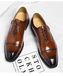 Klassische braune Leder-Oxfords mit eleganten Brogue-Details und polierter Kappe