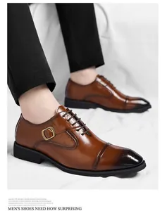 Nahaufnahme brauner Herren-Business-Schuhe aus Leder im britischen Stil mit Schnalle