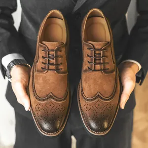 Hoogwaardige bruine suède wingtip brogue derby schoenen voor heren business-look