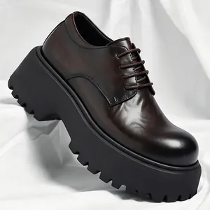 Herren Derby-Schuhe in Dunkelbraun mit dicker Plateausohle und glänzendem Finish