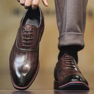Ανδρικά καφέ δερμάτινα παπούτσια Brogue με κομψό σχέδιο με κορδόνια και ντεγκραντέ φινίρισμα