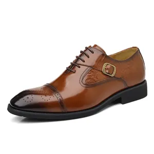 Elegante braune Business-Schuhe für Herren aus Leder mit Brogue-Mustern und Schnalle