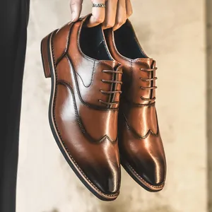 Klassische braune Leder-Oxford-Business-Schuhe für Herren mit poliertem Verlauf