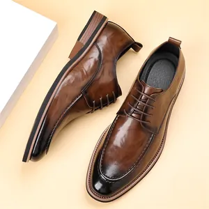 Klassische braune Leder-Business-Schuhe für Herren mit schwarzem Farbverlauf-Design