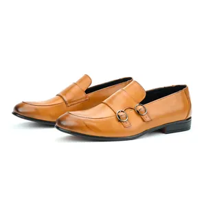 Vue détaillée de profil de chaussures monk doubles en cuir marron avec finition cirée.