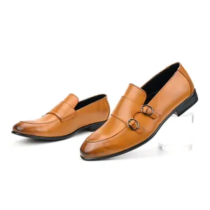 Vue détaillée de chaussures double monk marron à bout pointu et finition polie
