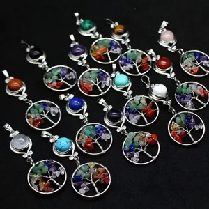 Colgantes de Árbol de la Vida hechos a mano con trozos coloridos de piedras de cristal