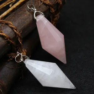 Elegante hangers van rozenkwarts en wit kwarts in diamantvorm voor halsketting sieraden