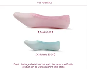 Size reference for invisible boat socks showing adult and child versions in pink and blue