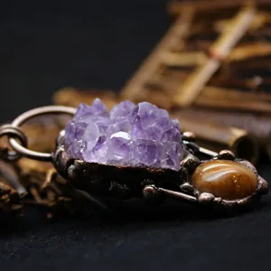 Handgefertigte antike Amethyst-Cluster Halskette mit rustikalem Metallrahmen im Kupfer-Look