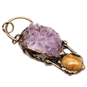 Handgefertigter Vintage-Anhänger mit Amethyst und gelbem Chrysanthemenstein in Kupfer