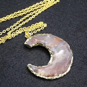 Collier exotique avec pendentif lune en agate indienne naturelle et chaîne dorée
