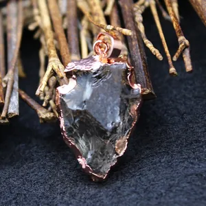 Colgante de piedra bruta de cuarzo ahumado natural con borde en oro rosa