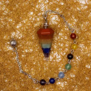 Zeshoekige 7 chakra steen pendel hanger met regenboog kralen en zilveren ketting