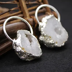 Collana con Pendente in Agata Naturale Irregolare Vintage per Donna Placcata in Argento con Fetta di Cristallo Catena per Maglione Gioielli Regalo