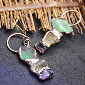 Ciondolo in cristallo irregolare con fluorite verde citrino e ametista naturale