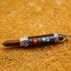 Tijgeroog zeshoekige kristallen hanger met zeven chakra stenen en zilveren montuur