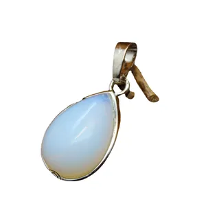 Collier pendentif élégant en opale en forme de goutte d'eau en argent pour femmes
