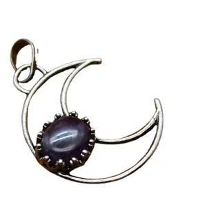 Collier pendentif lune vintage en argent avec une pierre précieuse d'ovale labradorite