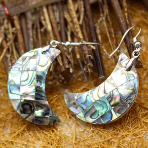 Boucles d'oreilles croissants de lune en mosaïque d'abalone avec crochets