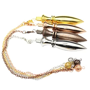Lot de quatre pendules en cuivre massif en or argent or rose et bronze avec chaînes