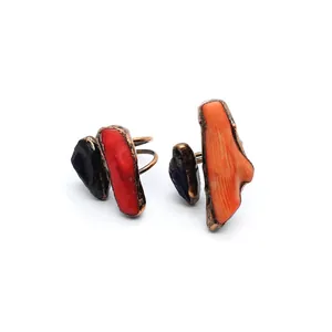 Anello stile medievale vintage con fluorite viola naturale e pietre grezze rosse