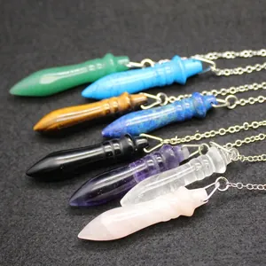 Colgantes de péndulo de cetro de cristal natural en cadenas de plata de varios colores