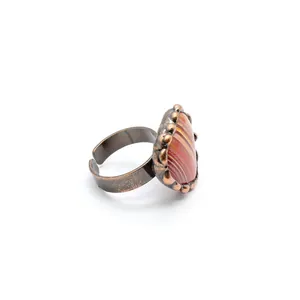 Anello regolabile in bronzo vintage con pietra di agata rossa striata a forma di cuore