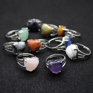 Anelli barocchi in pietra naturale a forma di cuore in vari colori con fascia argento