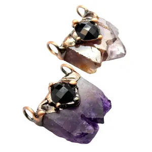 Colgante de cristal de amatista de estilo medieval vintage con gema negra elegante