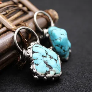 Collier Pendentif Turquoise en Alliage Usé Rétro pour Hommes Charme en Pierre Brute Irrégulière pour Bijoux Quotidiens