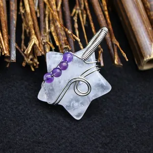 Collana con ciondolo a stella in cristallo bianco fatto a mano con perle viola