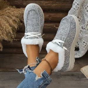 Gemütliche graue Stoff-Loafer mit weißem Kunstfellfutter und runder Kappe für den Winter
