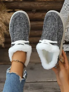 Gemütliche flache Damen-Winterschuhe zum Reinschlüpfen mit warmem Kunstfellfutter innen.