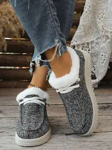 Winterliche flache Baumwollschuhe für Damen mit warmem Kunstpelzfutter und grauer Textur