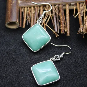 Élégantes boucles d'oreilles losange en turquoise verte avec cadre argenté pour tous