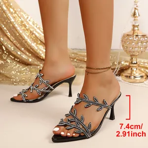 Eleganti sabot neri con tacco alto da donna con decorazione a foglia di strass e tacco di 7,4 cm