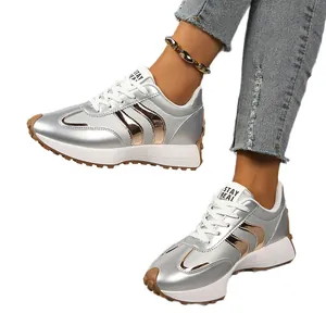 Silberne Metallic-Chunky-Sneaker für Damen mit Stay Real-Logo und dicker Sohle