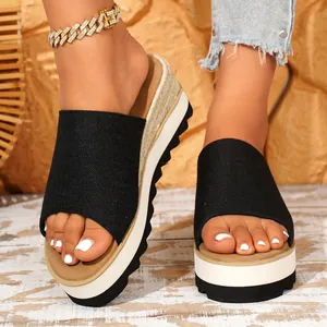 Mules compensées pour femmes en toile noire avec semelle style corde