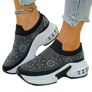 Modische Damen-Sneaker mit Plateausohle und Strasssteinen, Slip-On-Freizeitschuhe schwarz