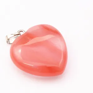 Elegante ciondolo a cuore in cristallo rosa con gancio in metallo color argento