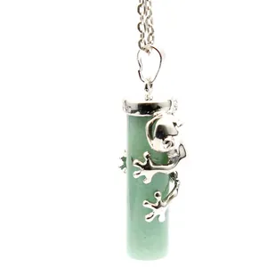 Fashionable silver chameleon animal pendant with green stone cylinder necklace for women