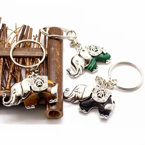 Set van drie olifantensleutelhangers met patronen van malachiet tijgeroog en zandsteen
