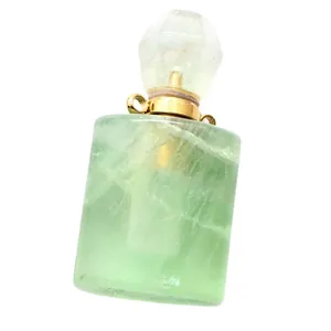 Collana con ciondolo a forma di bottiglia di profumo in fluorite verde