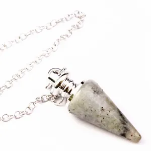 Élégant pendentif pendule conique en pierre naturelle avec chaîne argentée pour méditer